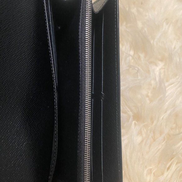 LOUIS VUITTON Epi Portefeuille Sarah Wallet in Black - Picture 8 of 17